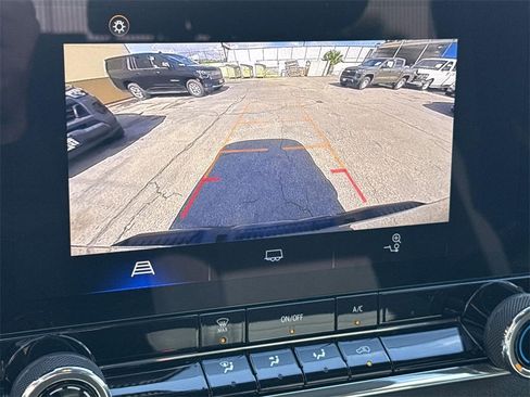 Used 2023 Chevrolet Colorado W/T image 12