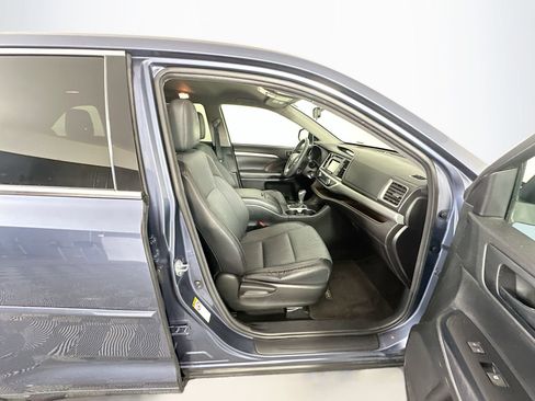 Used 2015 Toyota Highlander Plus FWD image 27