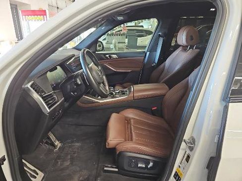 Used 2020 BMW X7 xDrive40i w/ M Sport Package image 9