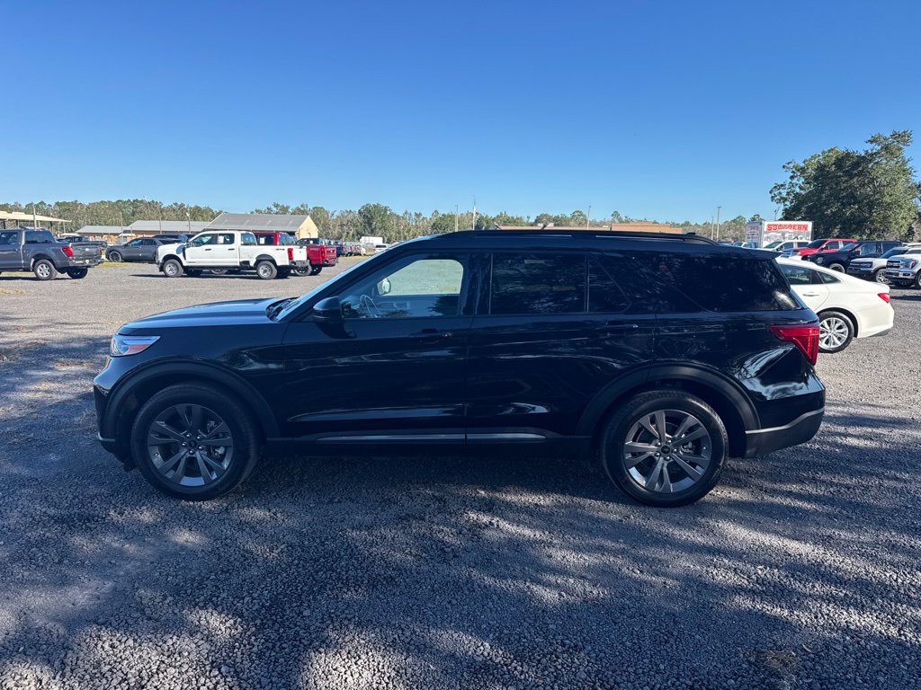 Used 2023 Ford Explorer XLT w/ Equipment Group 202A RWD image 2