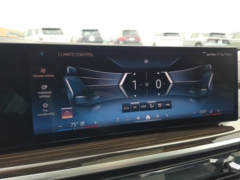 Used 2025 BMW X7 xDrive40i image 36