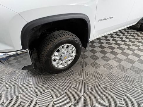 Used 2024 Chevrolet Silverado 3500 LT AWD/4WD image 9