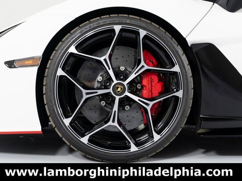 Used 2024 Lamborghini Revuelto image 11