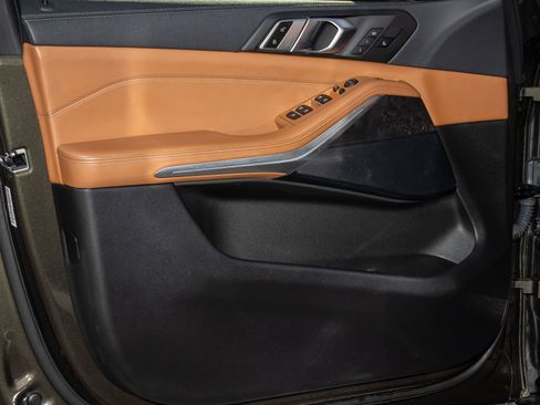 Used 2022 BMW X5 sDrive40i w/ M Sport Package image 12