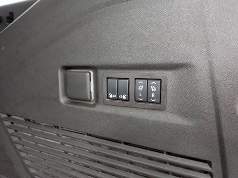 Used 2024 Chevrolet Suburban High Country AWD/4WD image 35