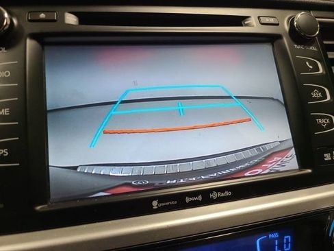 Used 2018 Toyota Highlander XLE AWD/4WD image 5