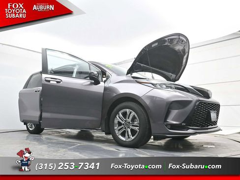 Used 2022 Toyota Sienna XSE w/ XSE Plus Package image 35
