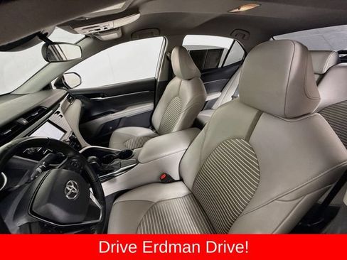 Used 2020 Toyota Camry SE FWD image 5
