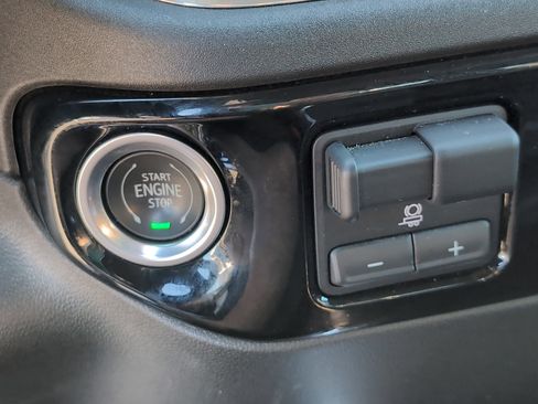 Used 2024 Chevrolet Silverado 2500 LTZ w/ LTZ Convenience Package image 18