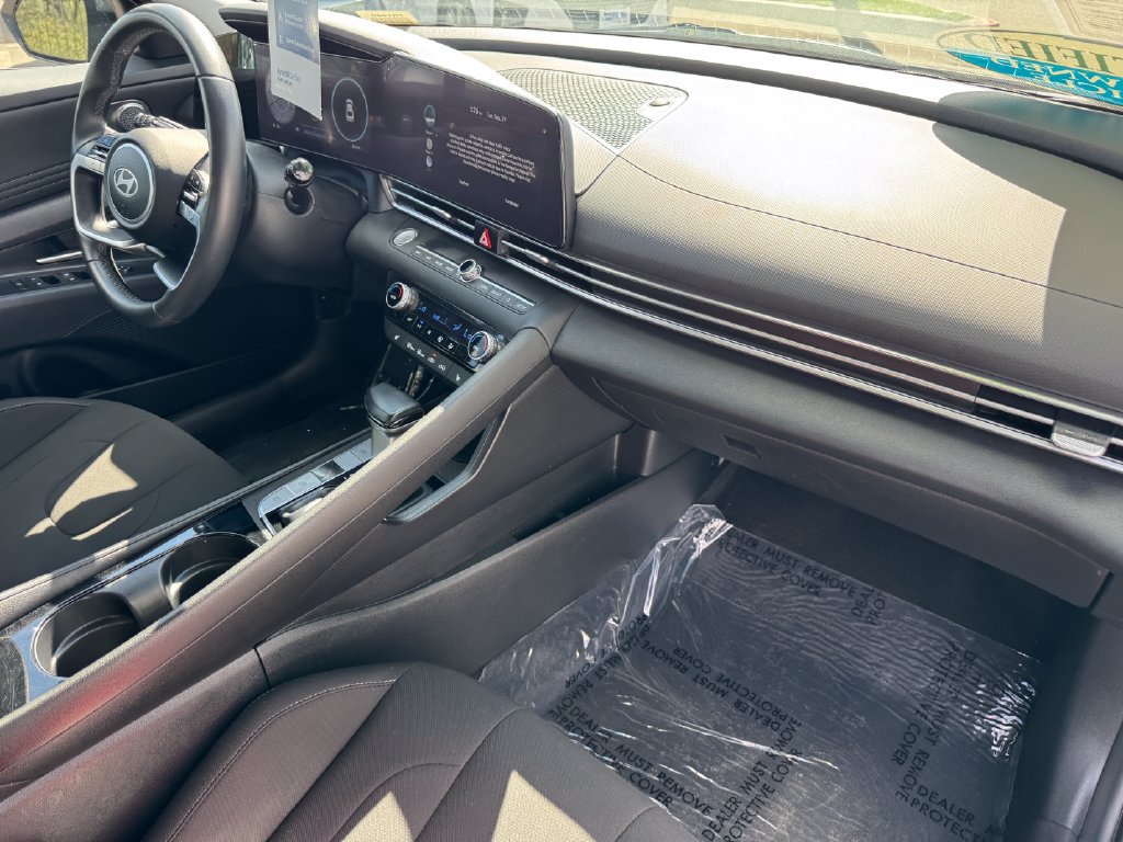Certified 2025 Hyundai Elantra SEL FWD image 9