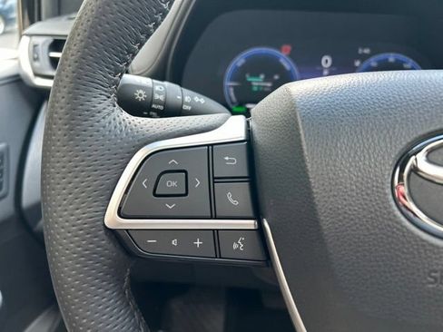 Used 2025 Toyota Sienna Platinum AWD/4WD image 22