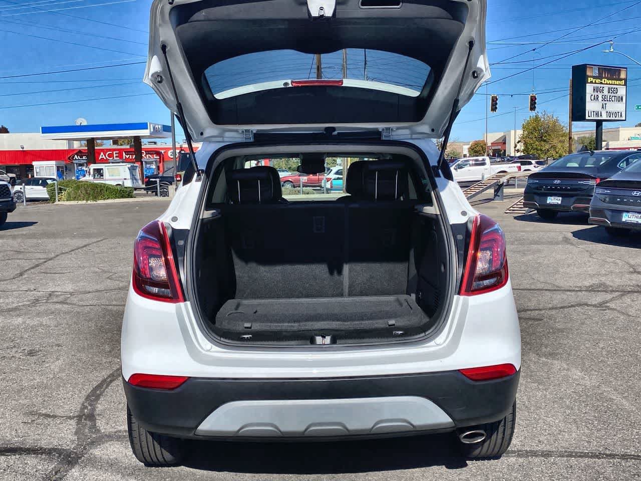 Used 2021 Buick Encore Preferred AWD/4WD image 22