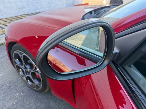 Used 2022 Alfa Romeo Giulia Veloce image 32