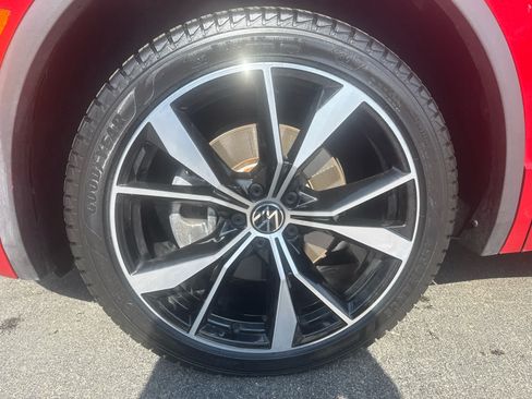 Used 2024 Volkswagen Tiguan SEL R-Line AWD/4WD image 9
