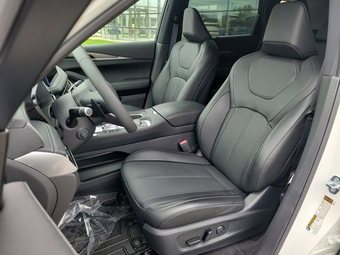 Used 2025 INFINITI QX60 Luxe AWD/4WD image 4