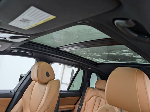 Used 2022 BMW X5 xDrive45e w/ M Sport Package image 16