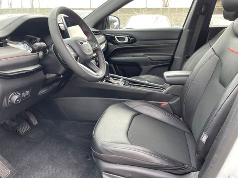 Used 2025 Jeep Compass Trailhawk image 25