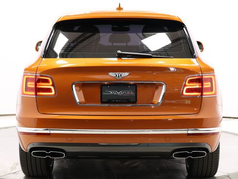 Used 2019 Bentley Bentayga image 59