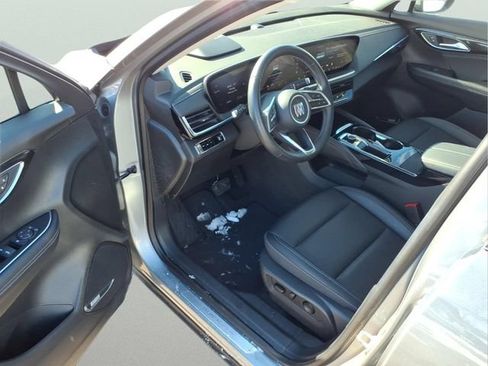 Used 2025 Buick Envision Preferred AWD/4WD image 9