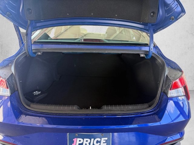 Used 2023 Hyundai Elantra SEL w/ Cargo Package FWD image 5
