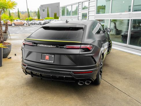 Used 2021 Lamborghini Urus AWD/4WD image 6