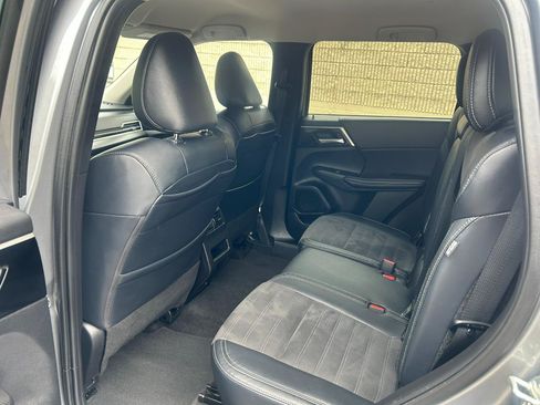 Used 2023 Mitsubishi Outlander SE AWD/4WD image 12