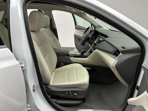 Used 2025 Cadillac XT5 Premium Luxury image 25