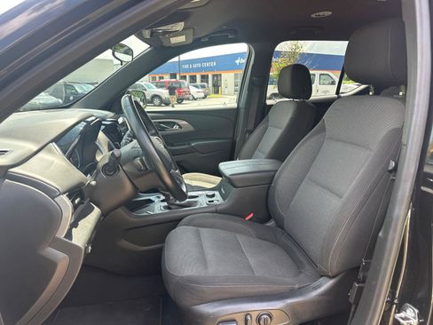 Used 2023 Chevrolet Traverse LT AWD/4WD image 3