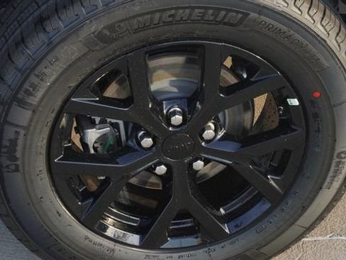 New 2026 Jeep Grand Cherokee Altitude RWD image 11