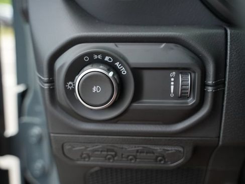 Used 2026 Jeep Wrangler Unlimited Sahara AWD/4WD image 29
