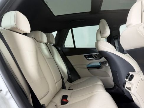 Used 2025 Mercedes-Benz GLC 300 image 28