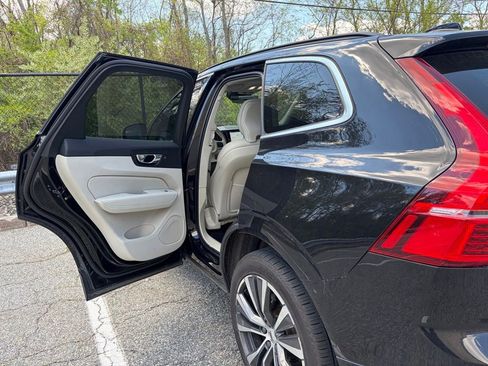 Used 2022 Volvo XC60 B5 Momentum w/ Climate Package AWD/4WD image 12