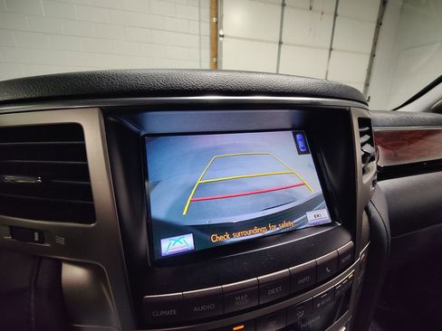 Used 2015 Lexus LX 570 4WD w/ Luxury Package image 48