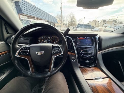 Used 2015 Cadillac Escalade Premium image 17