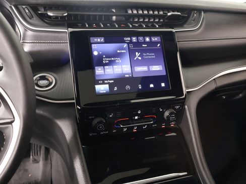 Used 2024 Jeep Grand Cherokee L Altitude image 5