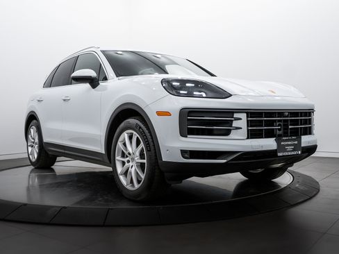 Certified 2024 Porsche Cayenne image 9