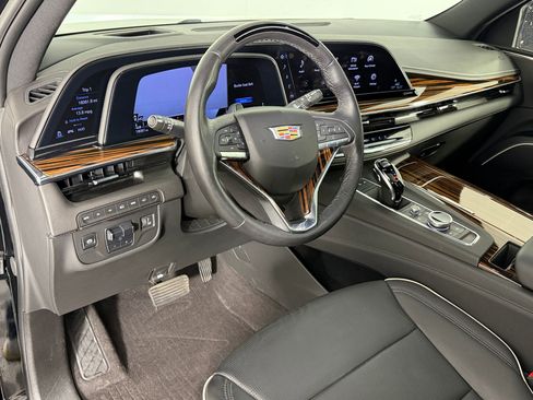 Used 2024 Cadillac Escalade Premium Luxury w/ Performance Package image 4