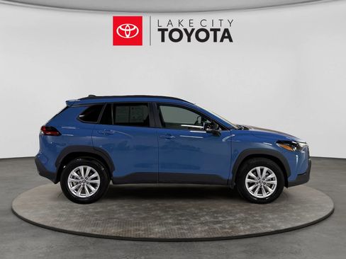 Used 2026 Toyota Corolla Cross LE FWD image 11
