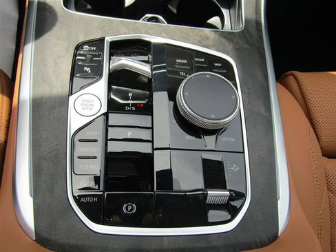 Used 2024 BMW X7 xDrive40i w/ Premium Package image 27