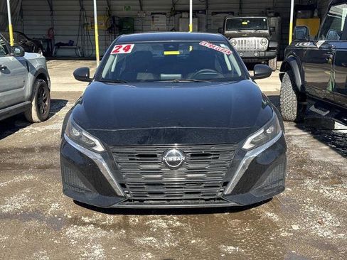 Used 2024 Nissan Altima 2.5 SV image 2