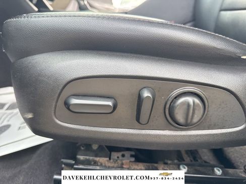 Used 2017 Chevrolet Malibu LT w/ Leather Package FWD image 18