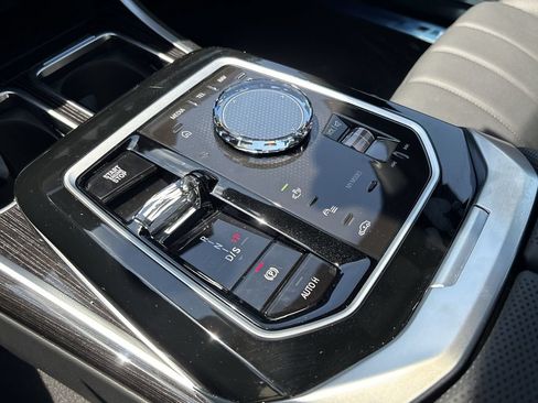 Used 2026 BMW 750e xDrive AWD/4WD image 23