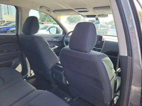 Used 2022 Nissan Pathfinder SV FWD image 3