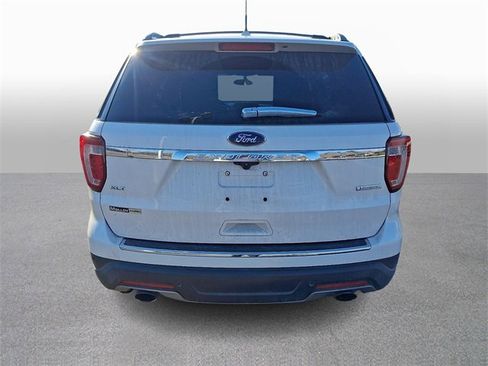 Used 2018 Ford Explorer XLT w/ Equipment Group 202A image 5