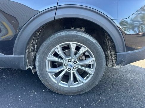 Used 2023 Ford Explorer XLT w/ Equipment Group 202A AWD/4WD image 15