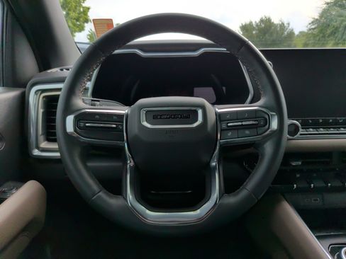 Used 2023 GMC Canyon Denali w/ Denali Black Edition AWD/4WD image 23