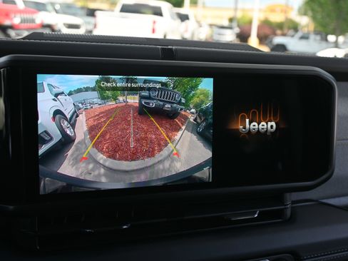Used 2025 Jeep Wrangler Unlimited Sahara w/ Safety Group AWD/4WD image 23