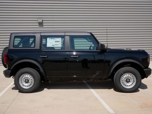 New 2026 Ford Bronco 4-Door AWD/4WD image 2