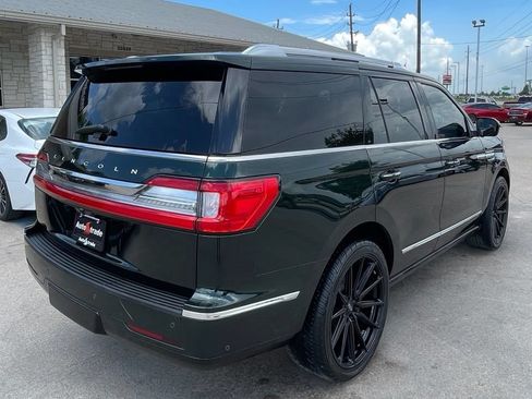 Used 2021 Lincoln Navigator Reserve w/ Luxury Package RWD image 4
