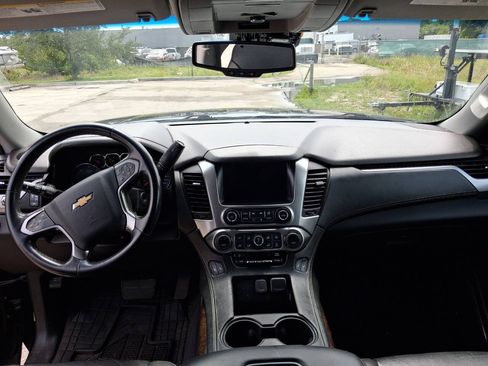 Used 2019 Chevrolet Suburban LT RWD image 11